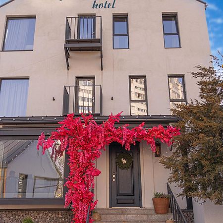Mosh Mosh Boutique Hotel Almaty Eksteriør billede
